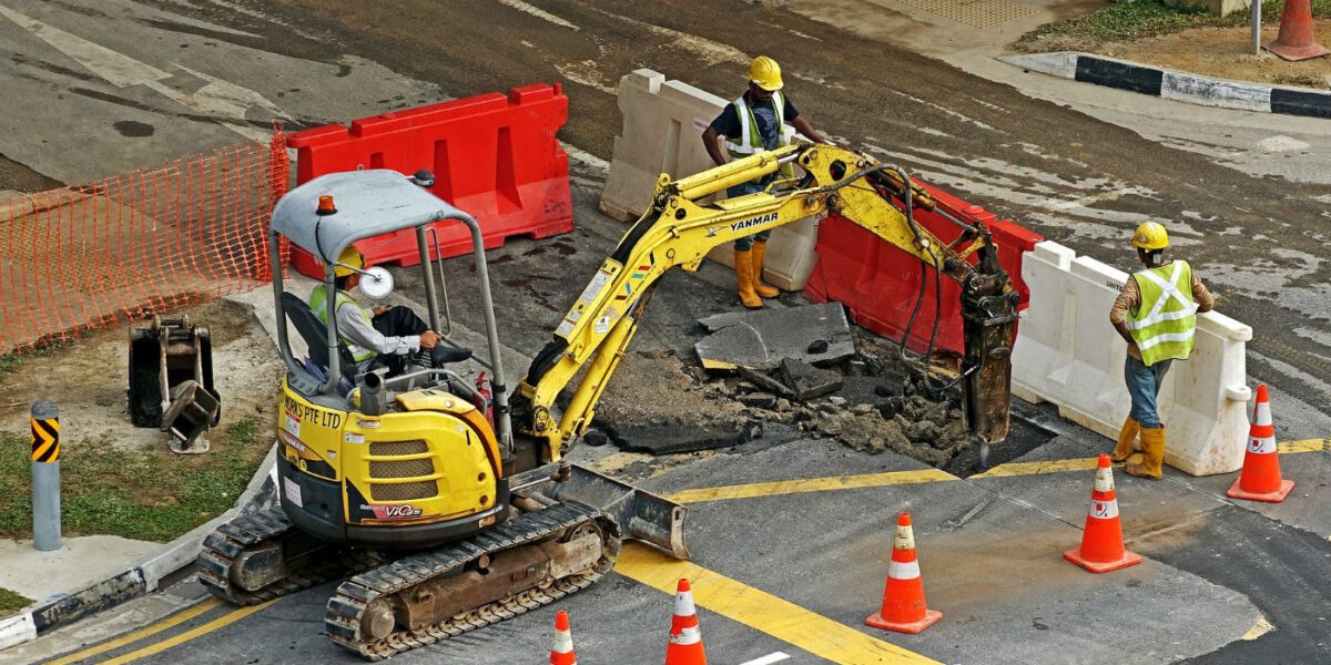 What Are The Differences Between The Most Common Traffic Control Devices For Road Construction?
